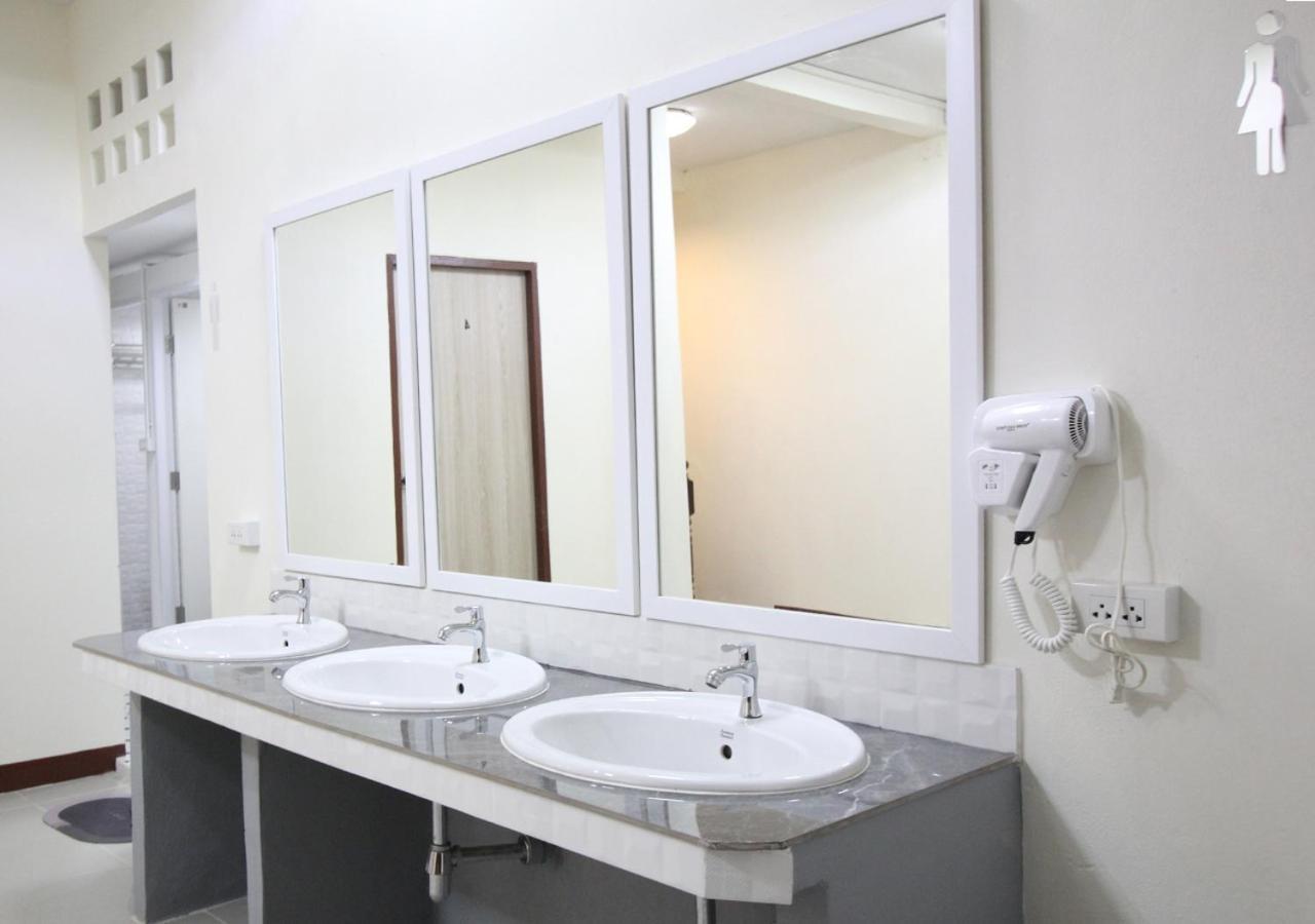 Chaiwat Hostel Bangkok Exteriör bild