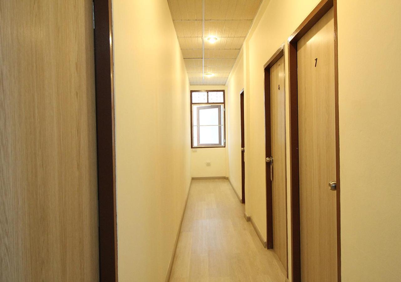Chaiwat Hostel Bangkok Exteriör bild