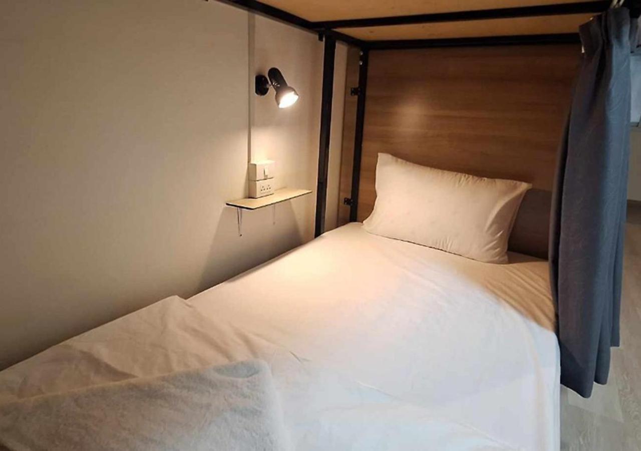 Chaiwat Hostel Bangkok Exteriör bild