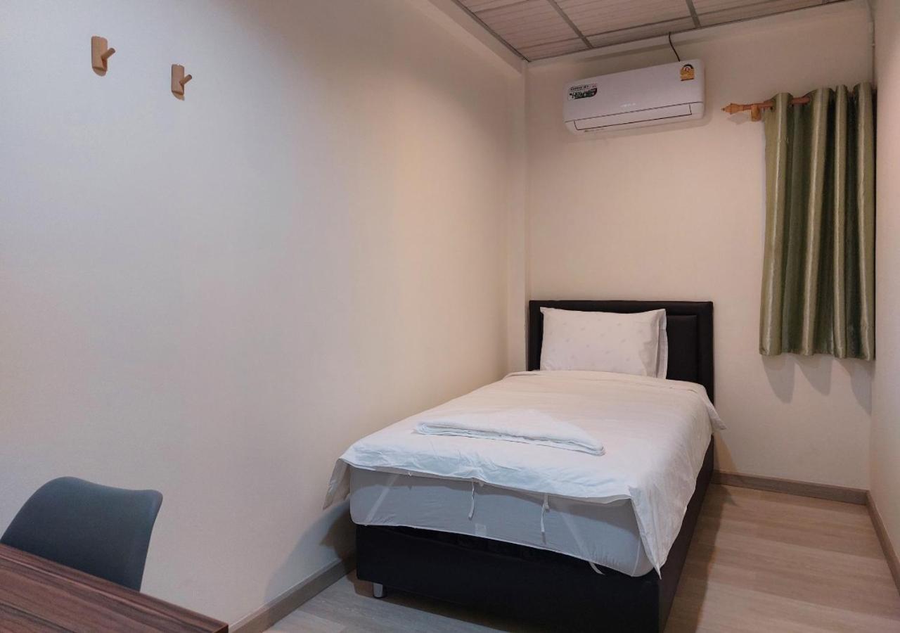 Chaiwat Hostel Bangkok Exteriör bild